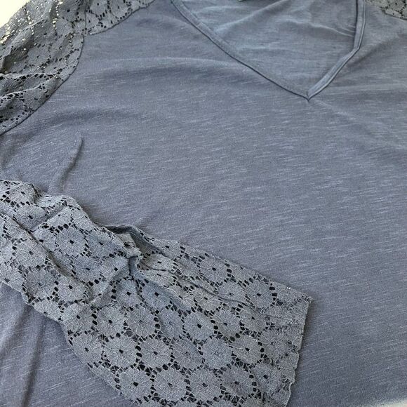 Shein| Medium| Soft|Crotchet knit| Floral - Picture 7 of 16